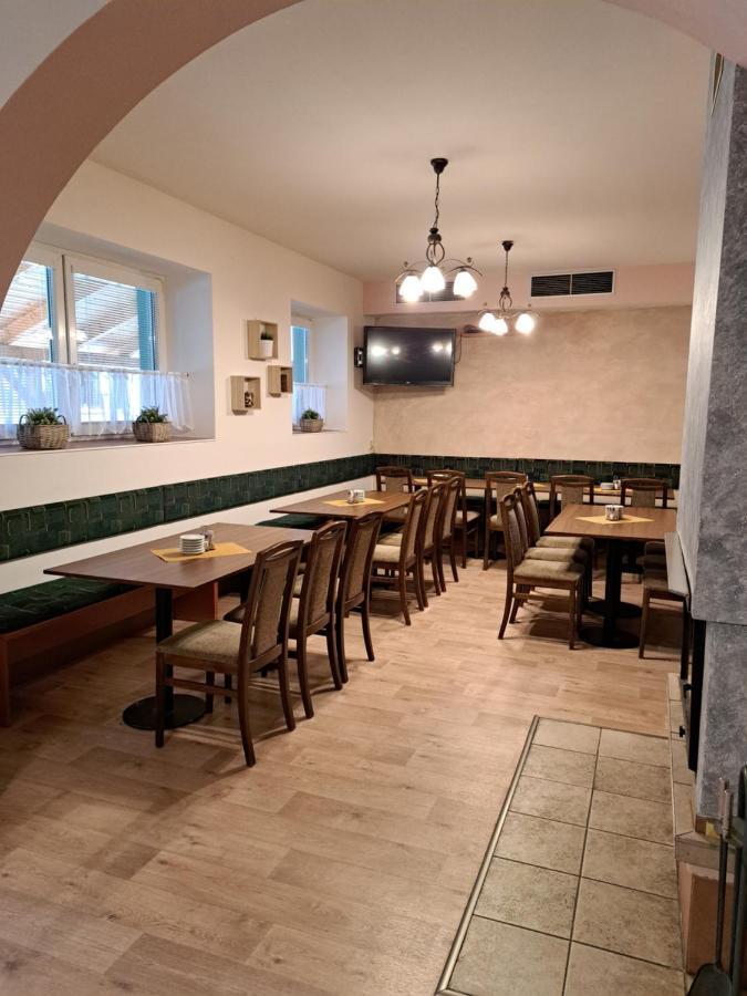 Penzion A Pizzerie Na Zalozne Kobylí 외부 사진