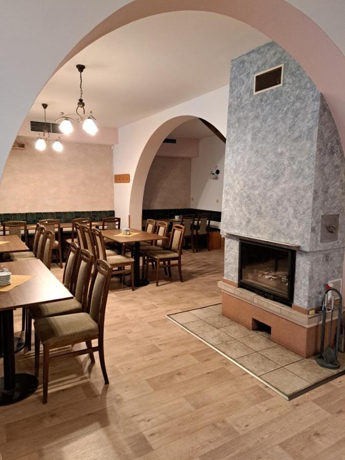 Penzion A Pizzerie Na Zalozne Kobylí 외부 사진
