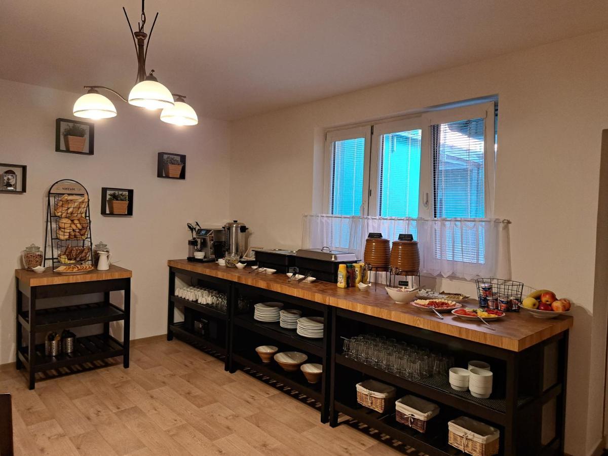 Penzion A Pizzerie Na Zalozne Kobylí 외부 사진