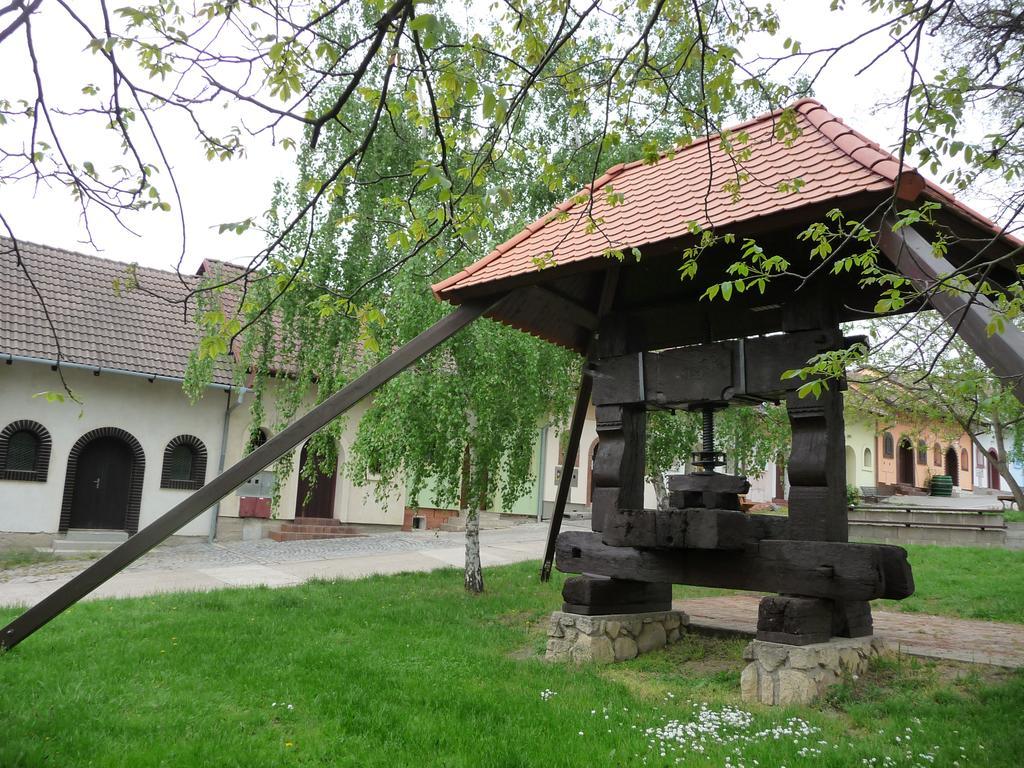 Penzion A Pizzerie Na Zalozne Kobylí 외부 사진
